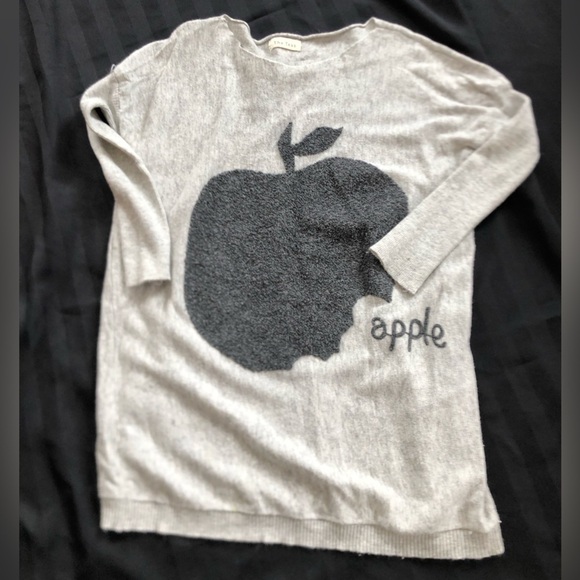 THE TESS Grey Sweater with Apple Design - Picture 3 of 16